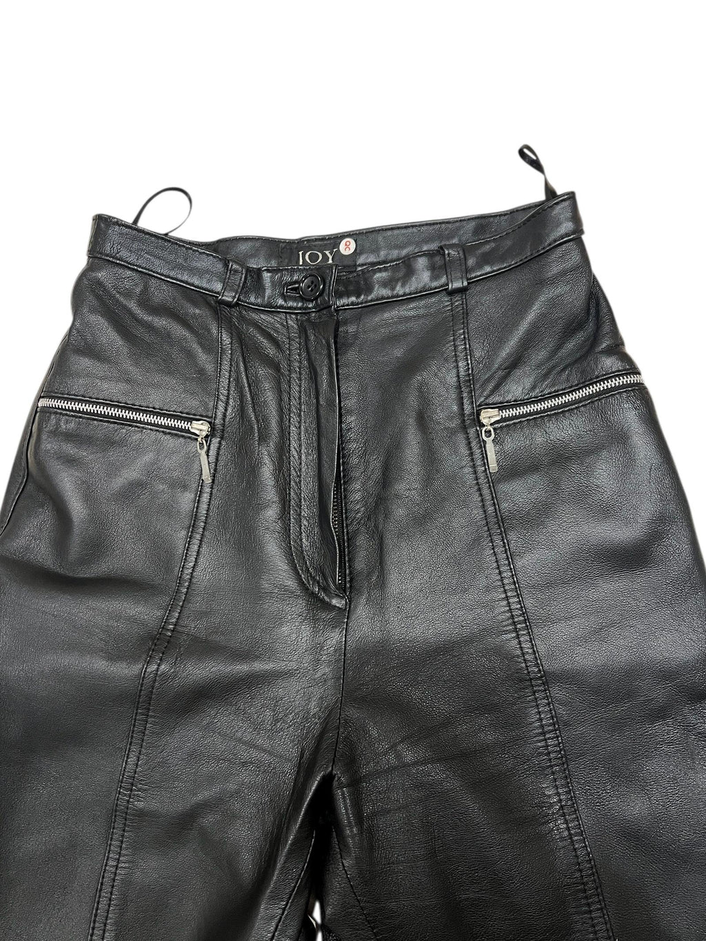 Pantaloni di pelle a vita alta dalla linea affusolata con tasche zip metalliche sul davanti