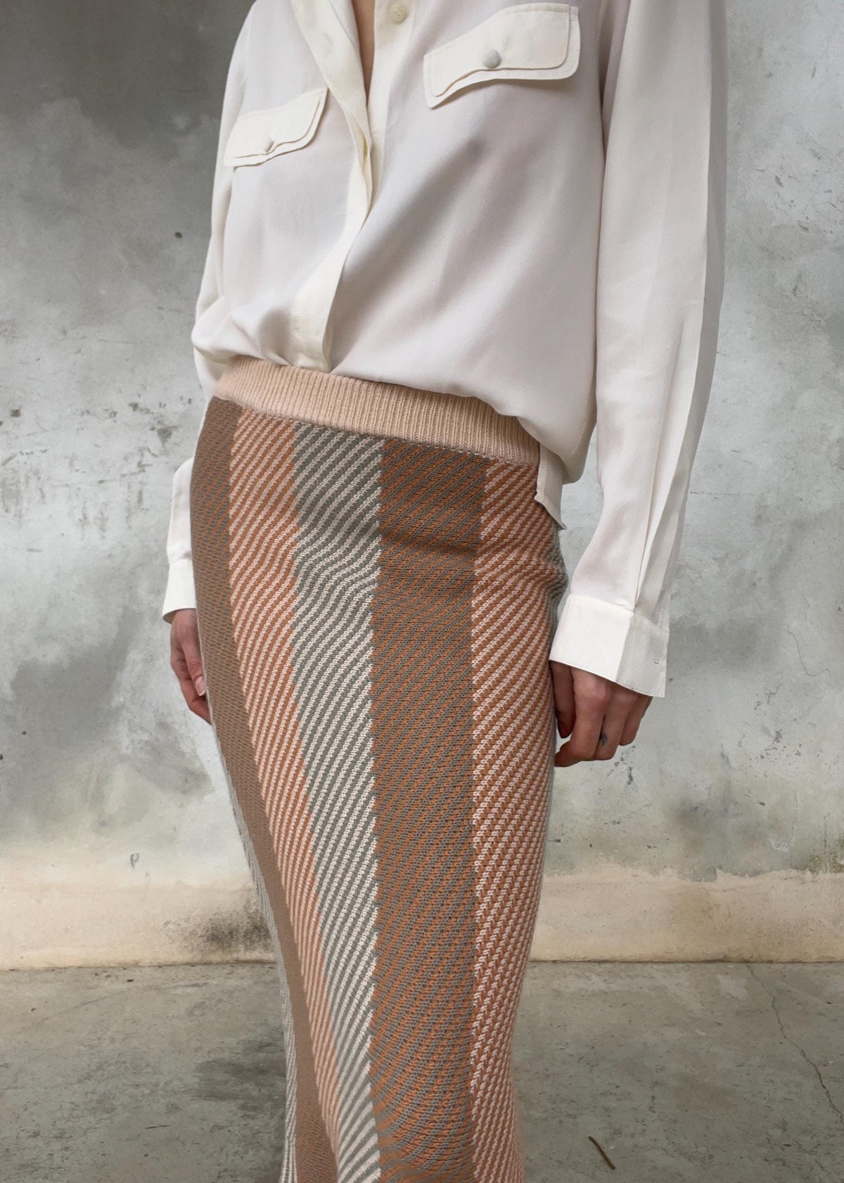 Gonna in maglia midi dai colori cipria, marrone e grigio