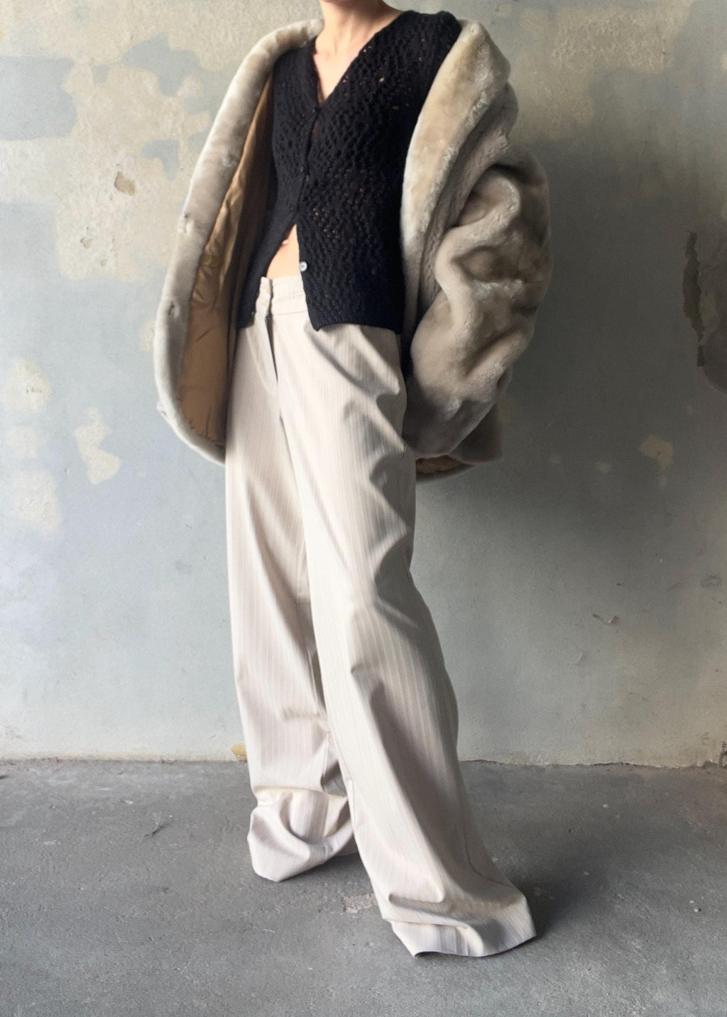 Pantaloni chiari gessati ampi