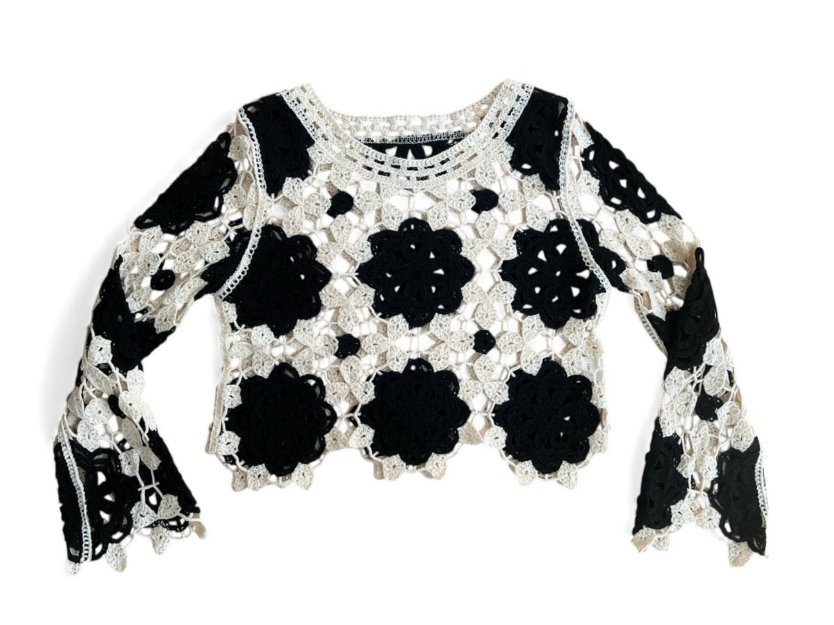Top a manica lunga crochet bianco e nero