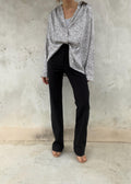 Pantaloni in tessuto nero stretch, a vita alta con gamba dritta
