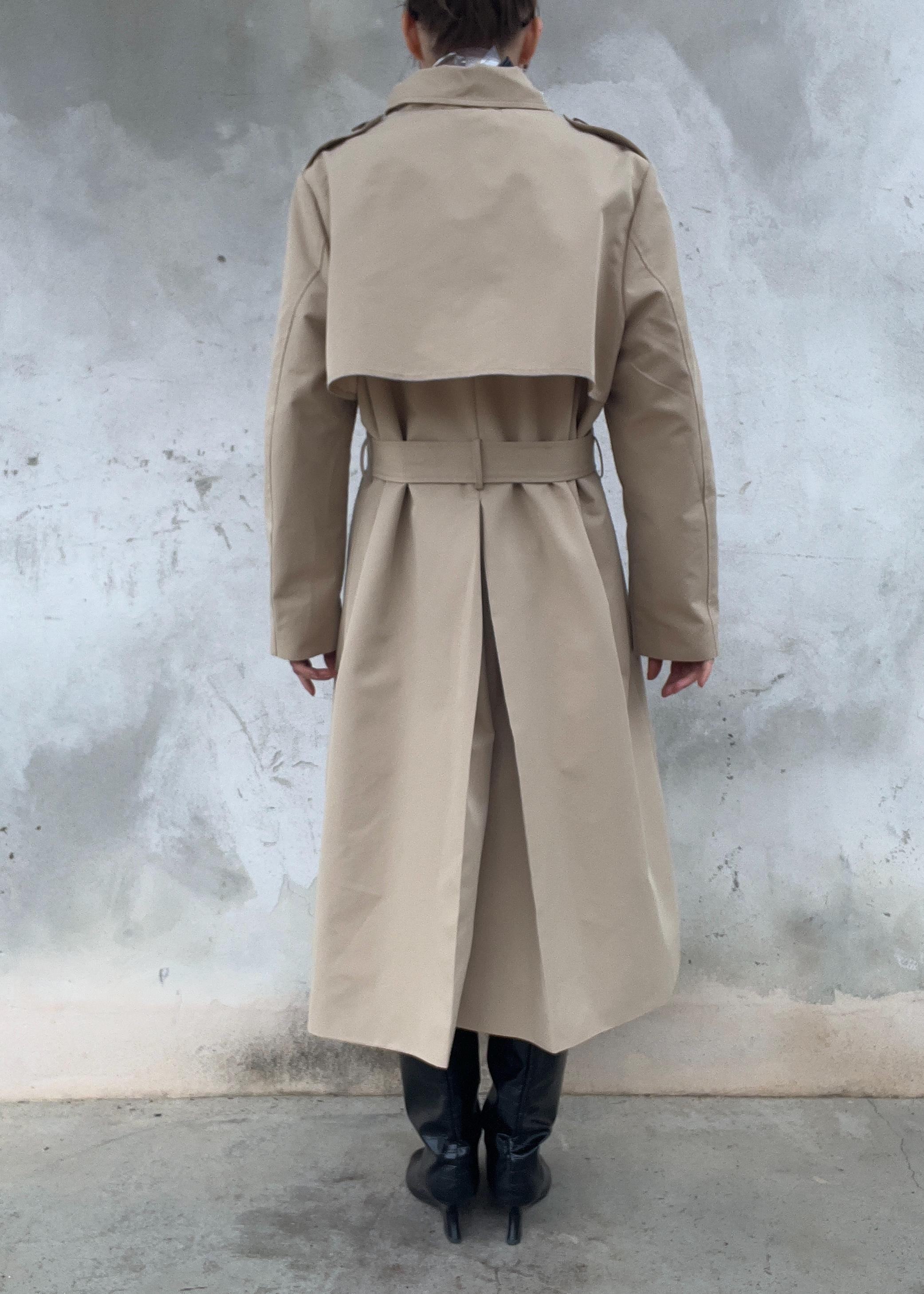 Trench ampio beige primaverile