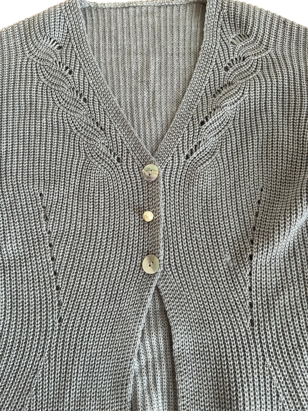Cardigan maglia grigio con bottoni madreperla
