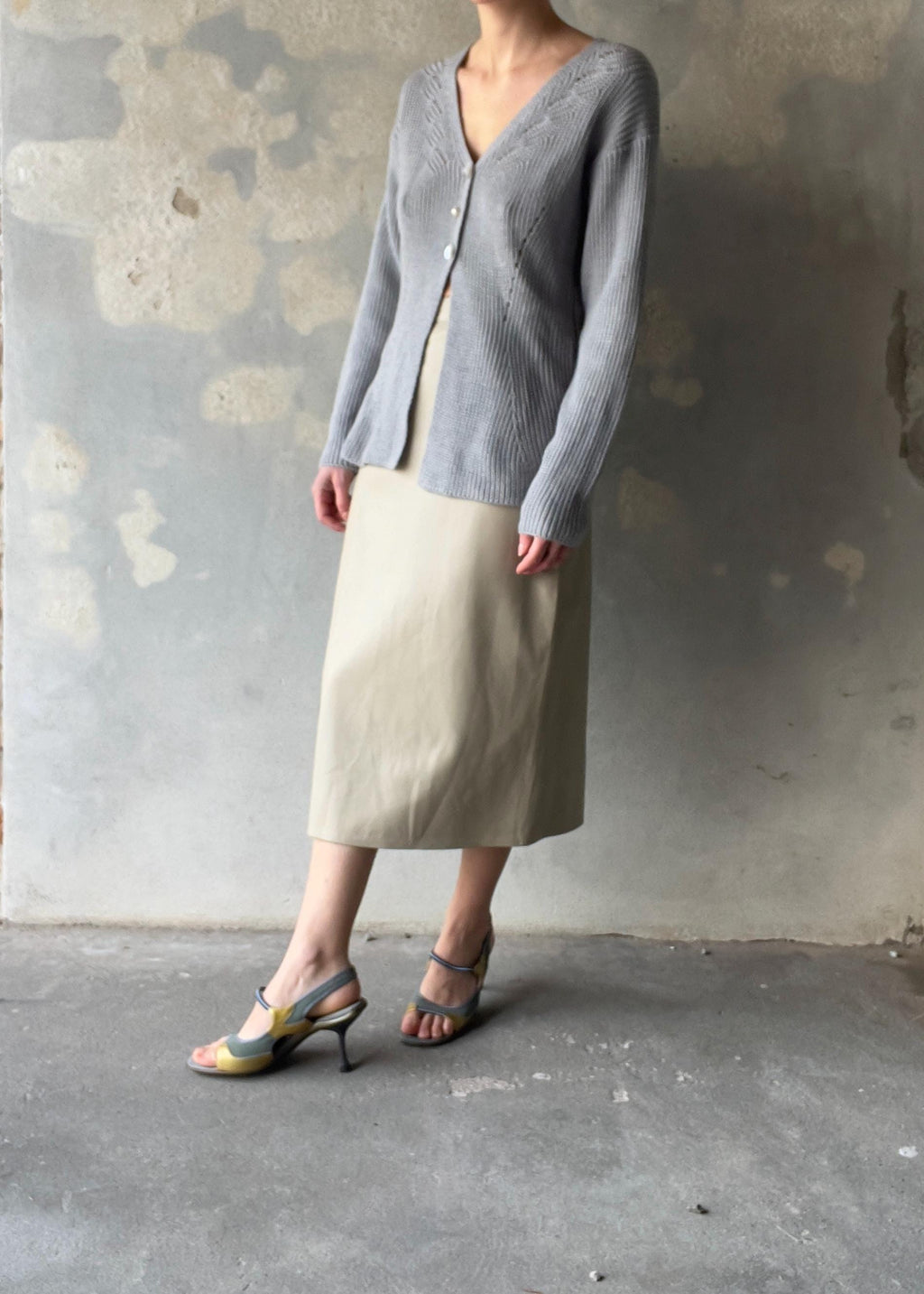 Cardigan maglia grigio con bottoni madreperla