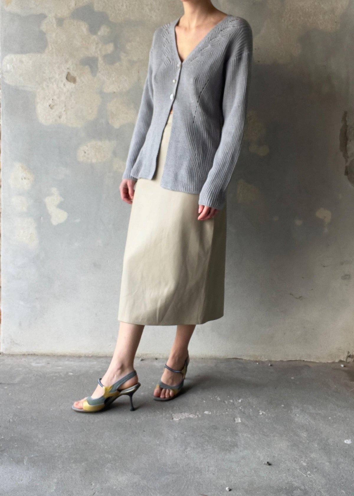 Cardigan maglia grigio con bottoni madreperla