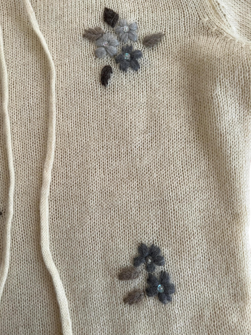 Maglione vintage panna ricamato