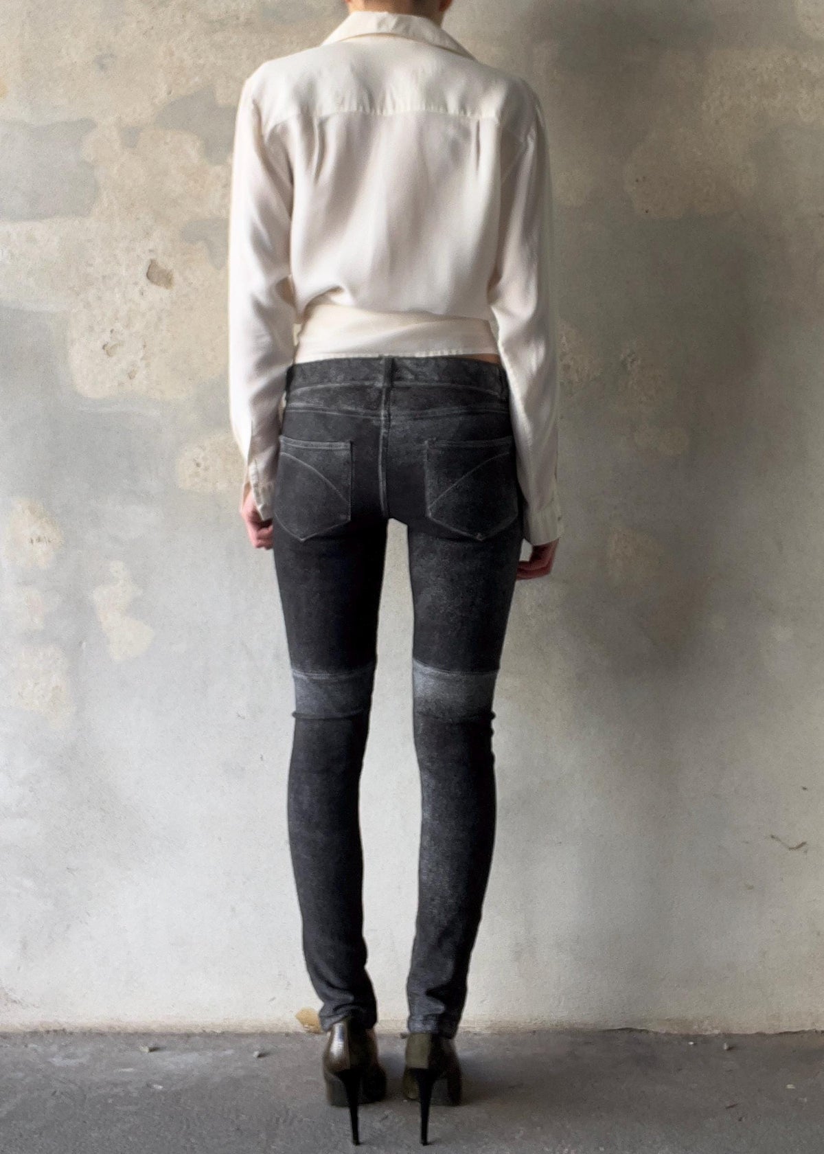 Pantaloni simil suede effetto invecchiato