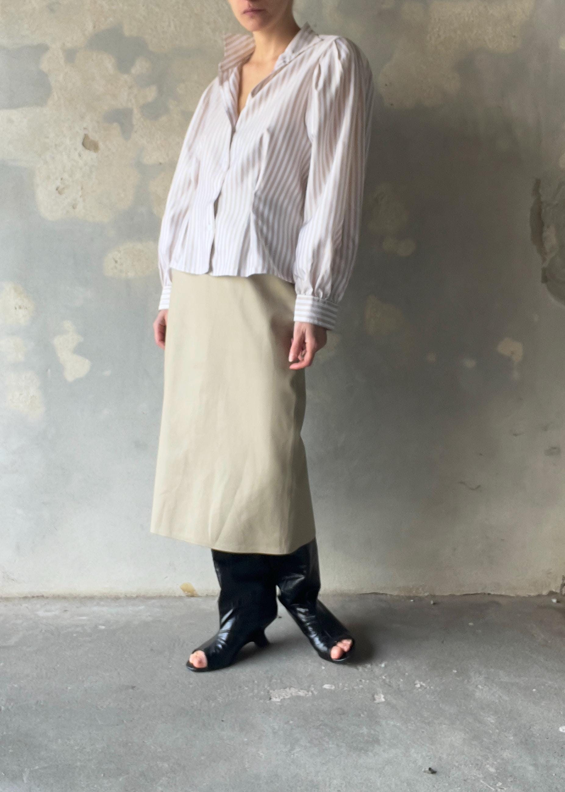 Camicia vintage e righe beige con un filo lurex