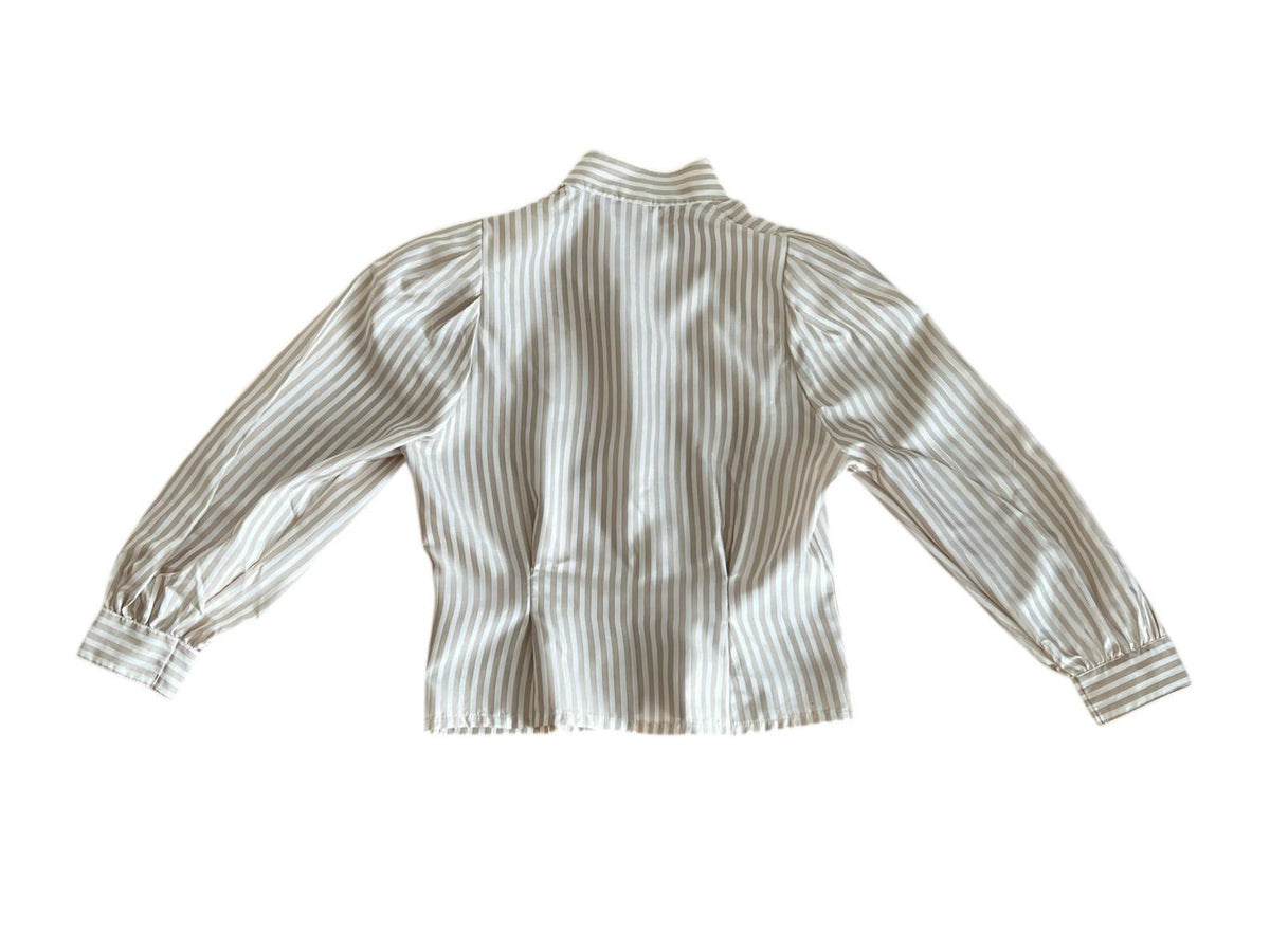 Camicia vintage e righe beige con un filo lurex