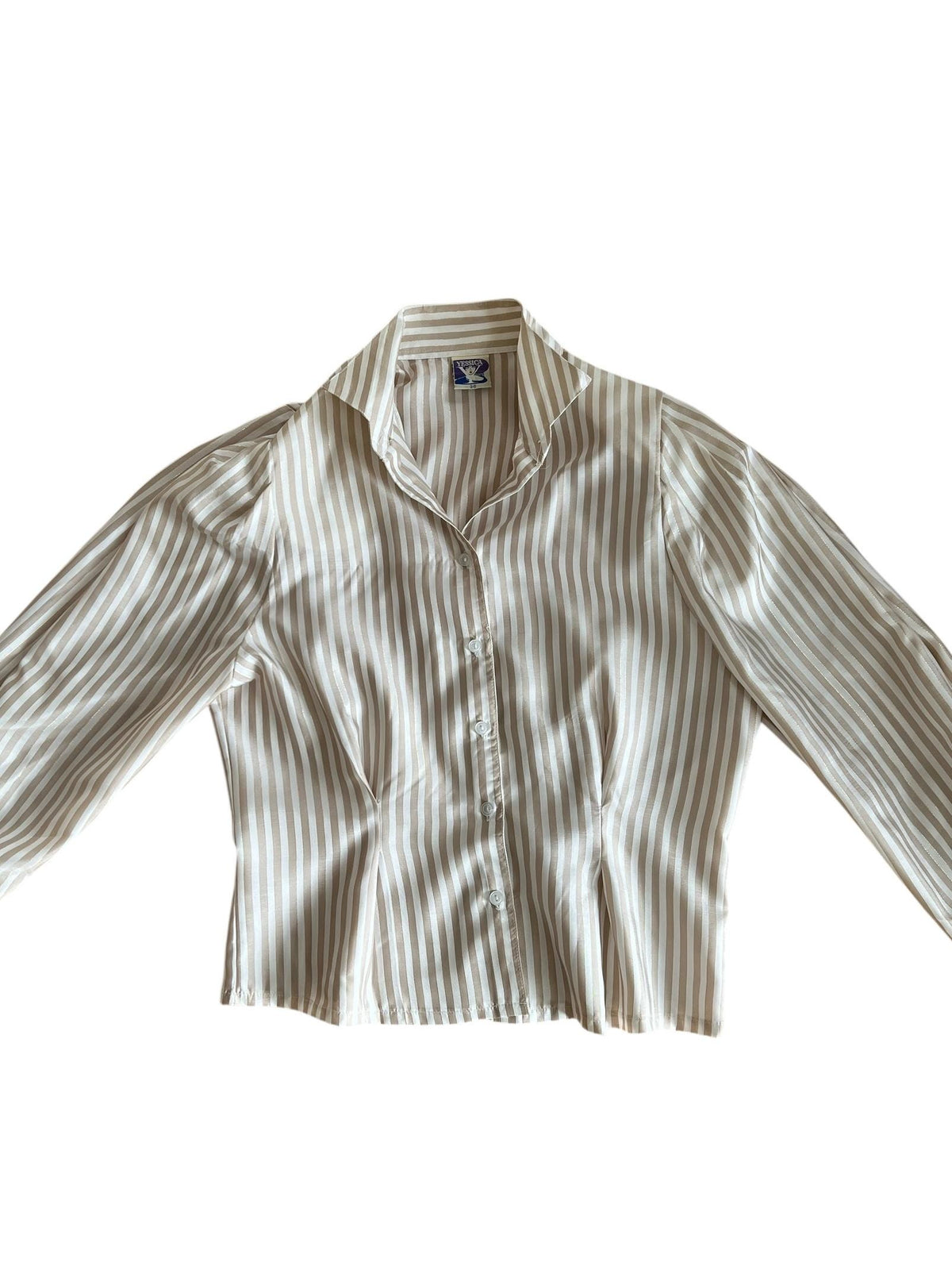 Camicia vintage e righe beige con un filo lurex