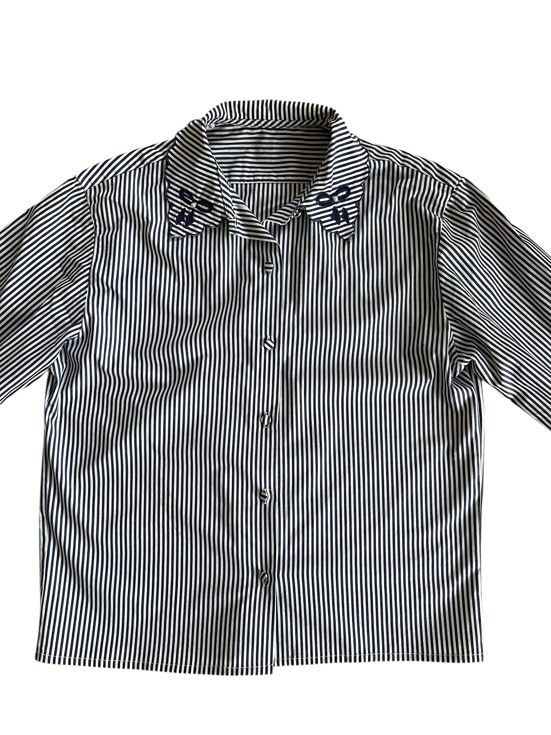 Camicia a righe con colletto ricamato