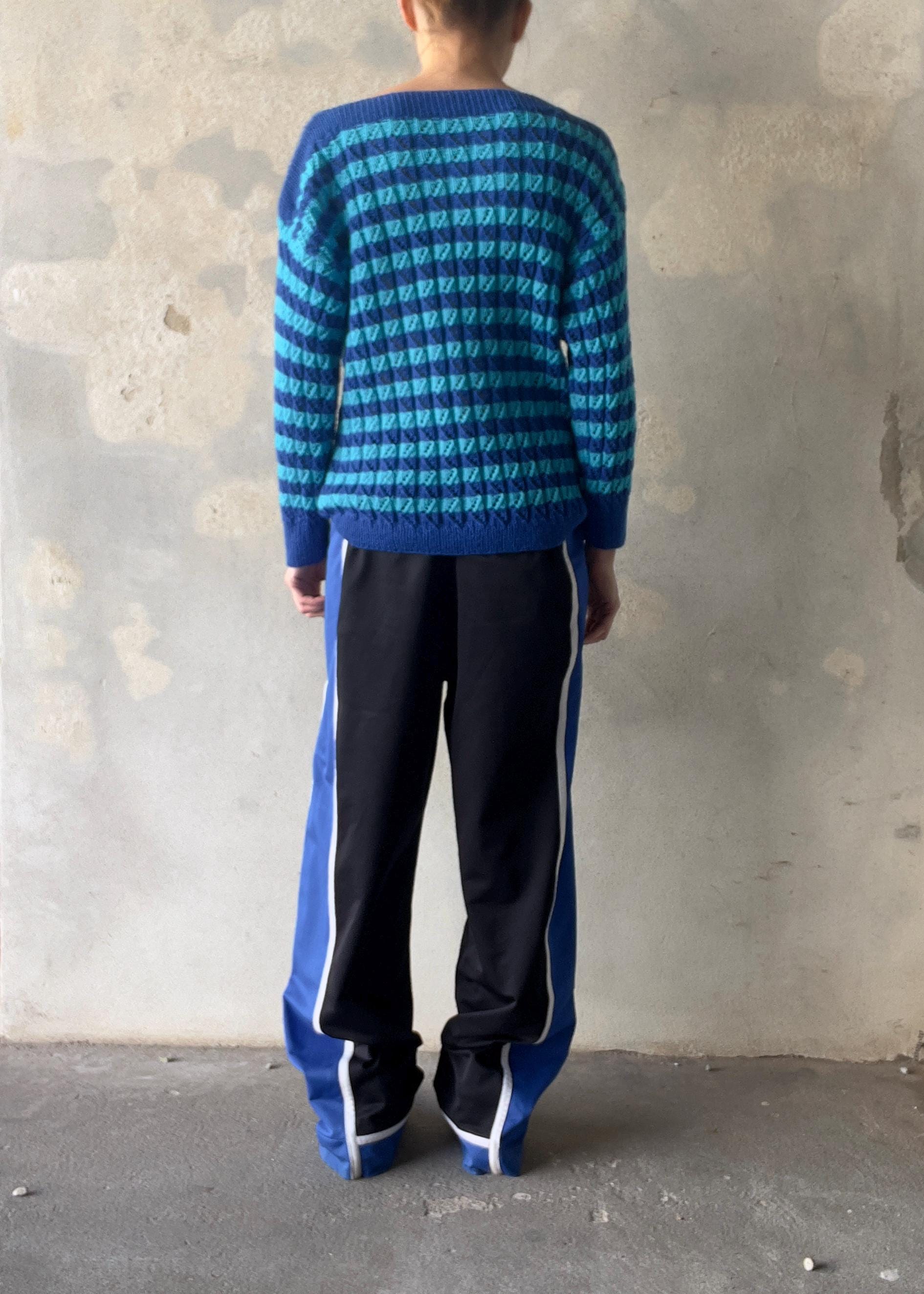 Maglione leggero a righe orizzontali