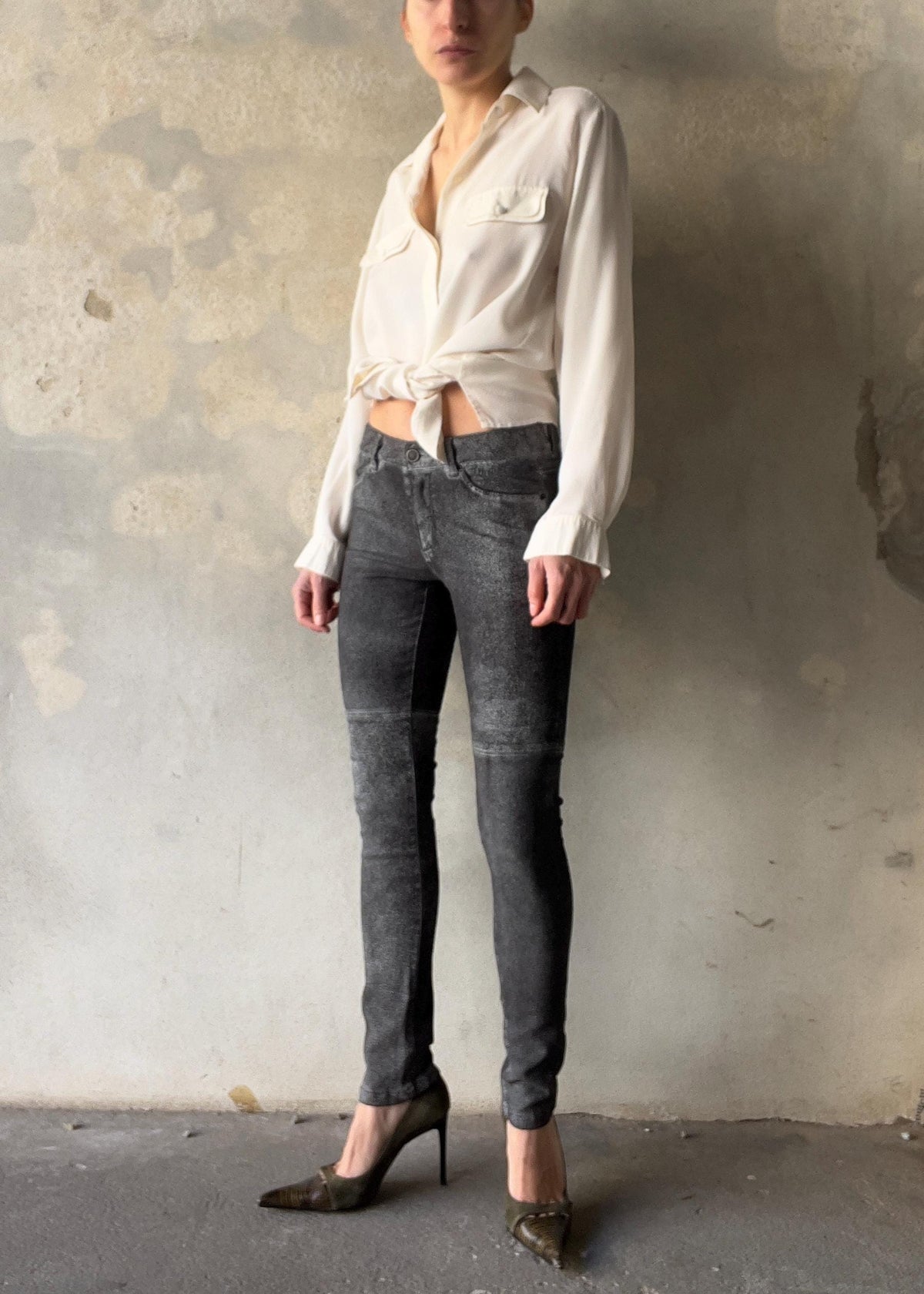 Pantaloni simil suede effetto invecchiato