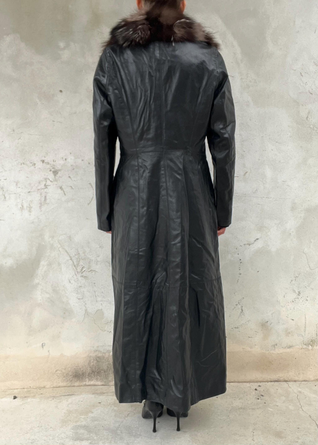 Cappotto Vintage Lungo in Pelle con Collo in Pelliccia