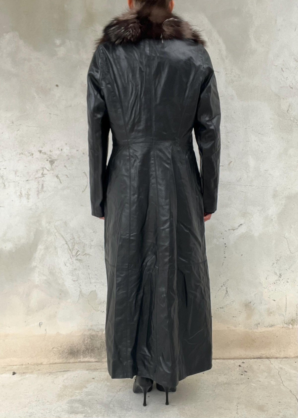 Cappotto Vintage Lungo in Pelle con Collo in Pelliccia