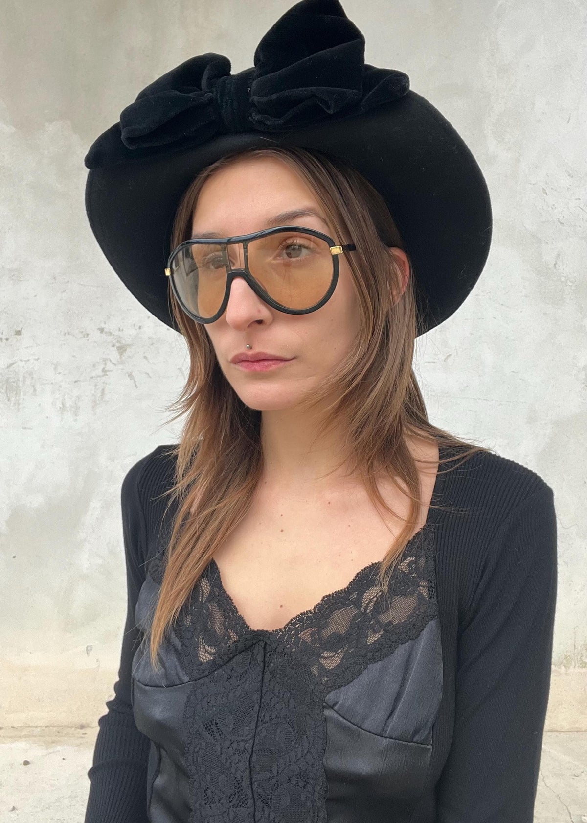 Cappello Vintage in Lana Nero con Fiocco