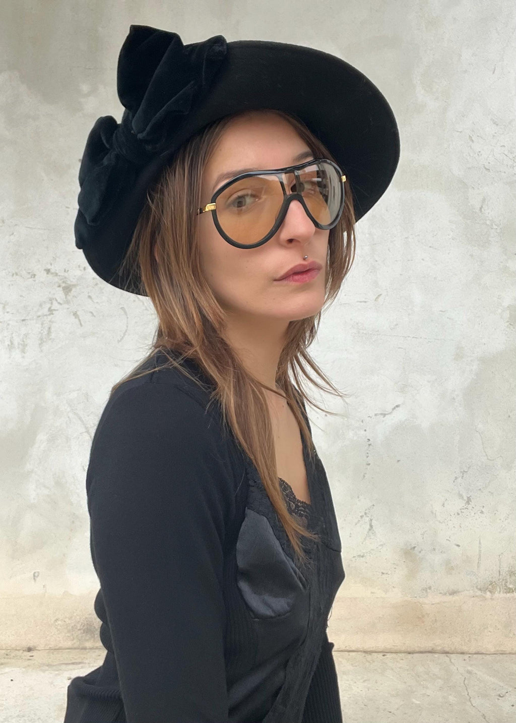 Cappello Vintage in Lana Nero con Fiocco