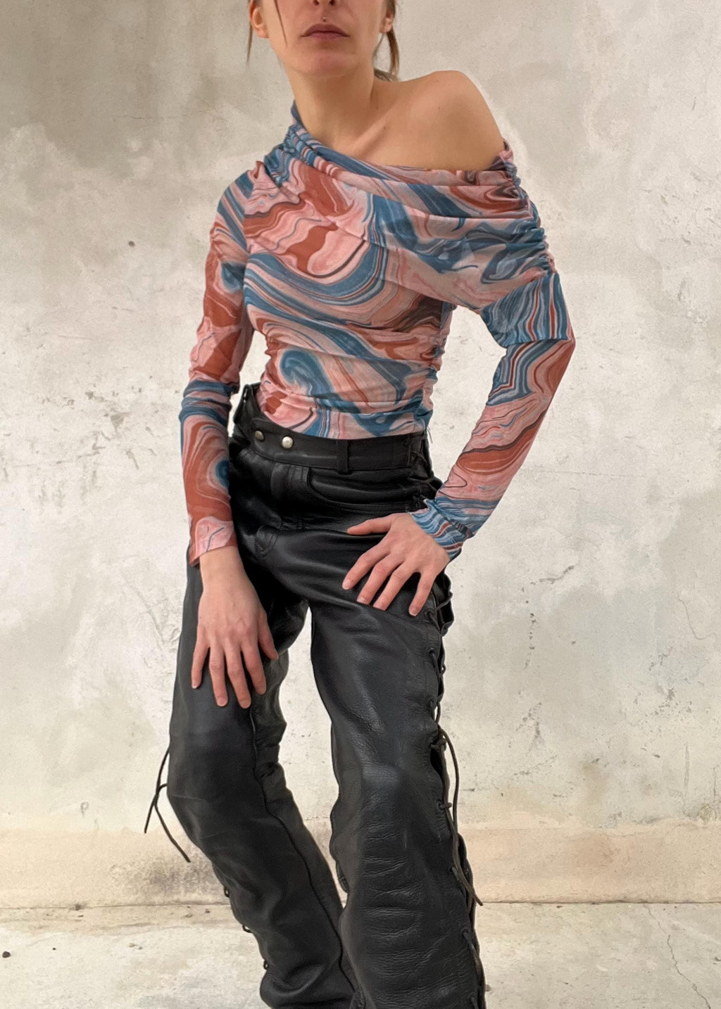 Top mesh stampa marmorizzata, top monospalla trasparente stile Y2K