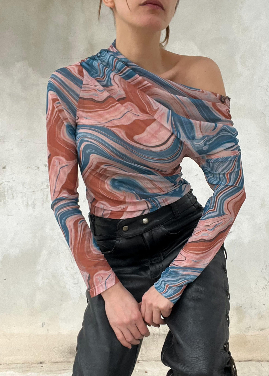 Top mesh stampa marmorizzata, top monospalla trasparente stile Y2K