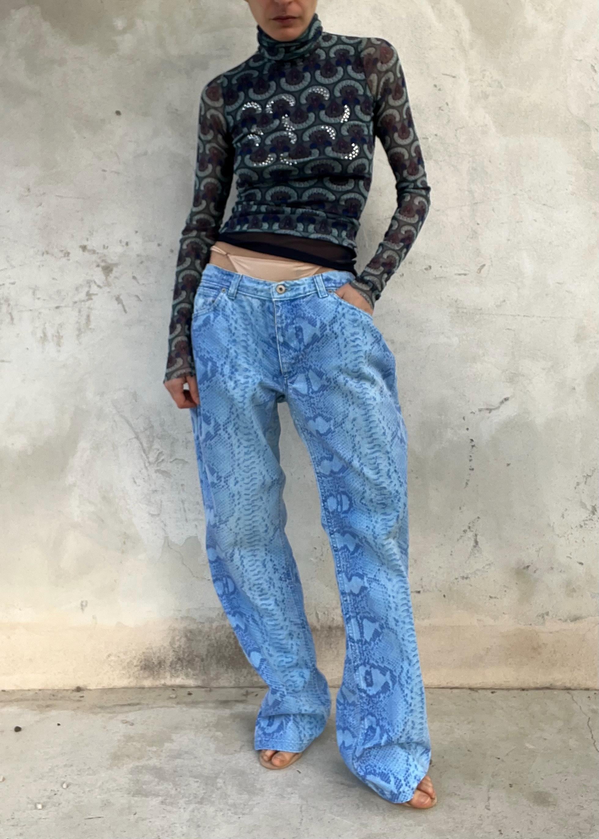 Top mesh collo alto con cristalli, top trasparente stampato stile Y2K