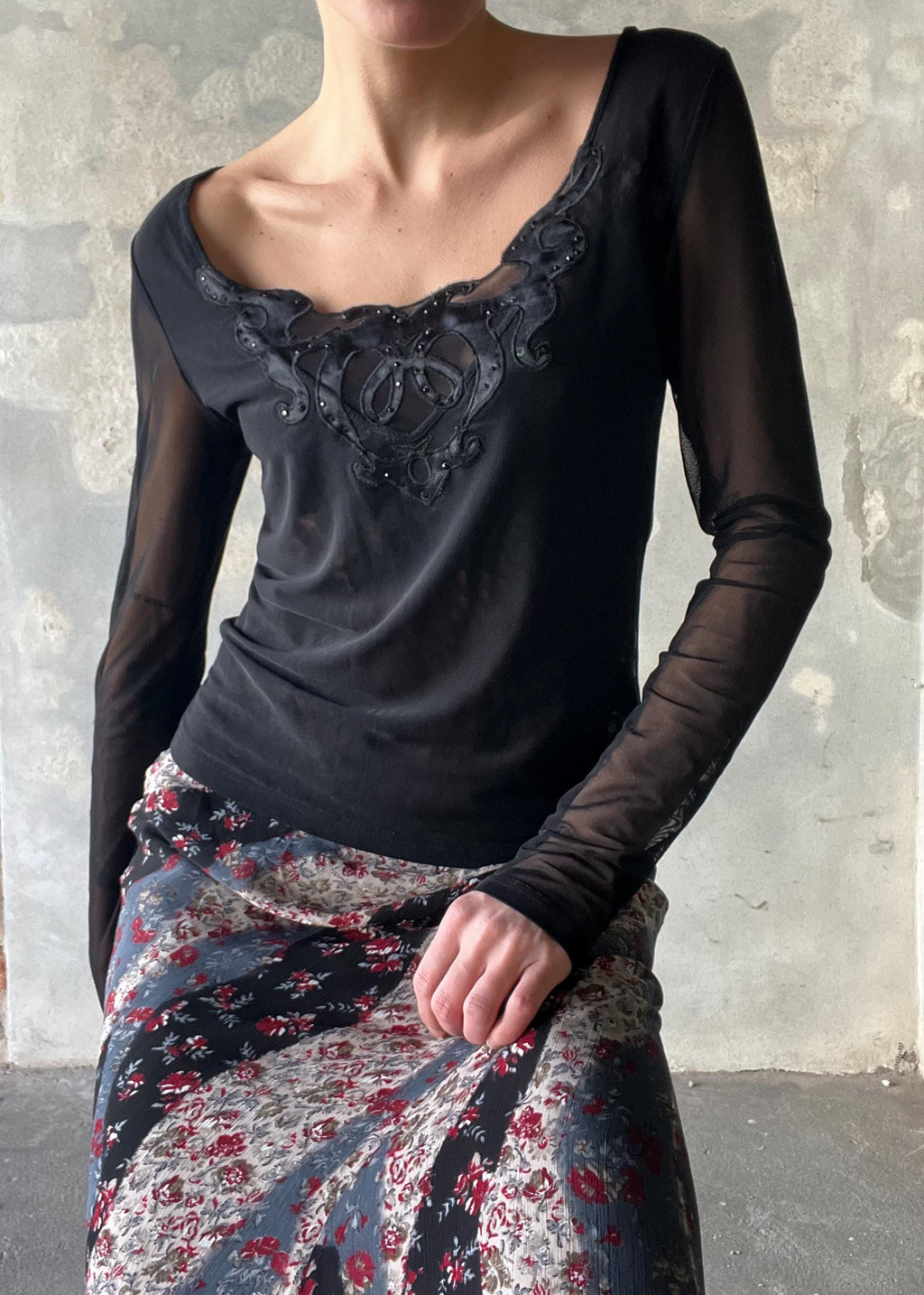 Top mesh nero con strass, maglia trasparente elegante stile Y2K