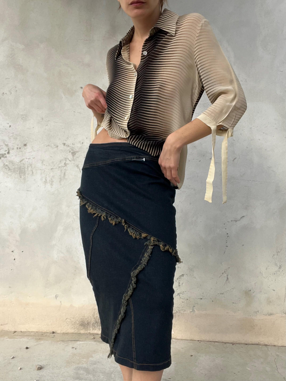 Gonna denim Y2K asimmetrica, gonna midi in jeans stile decostruito