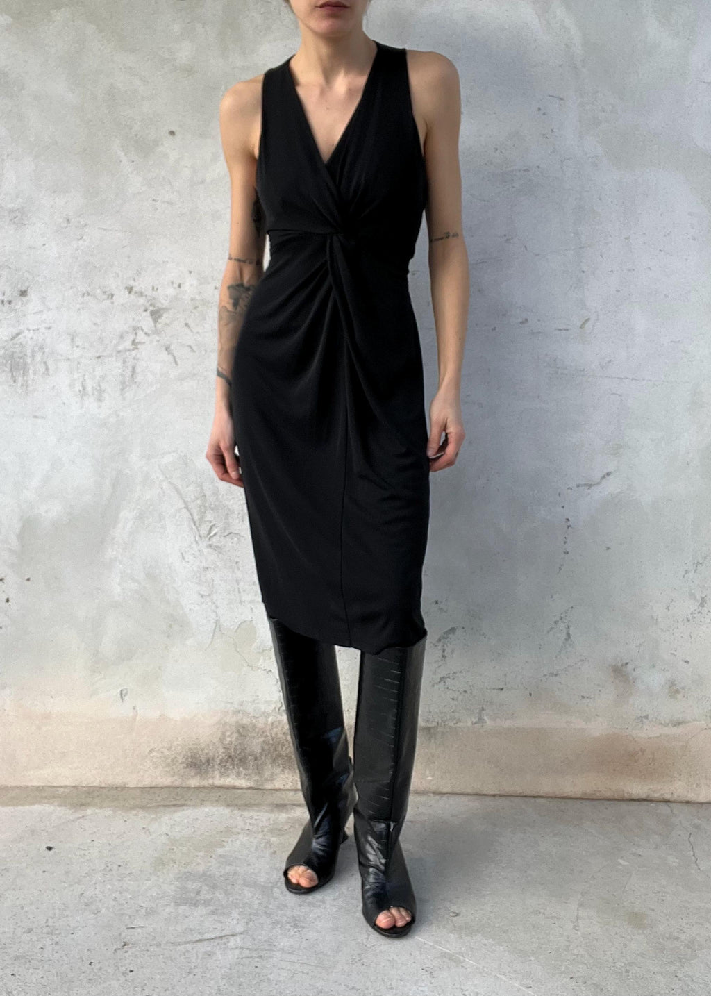 Abito nero drappeggiato MAX&Co - vestito minimal elegante Y2K con nodo frontale