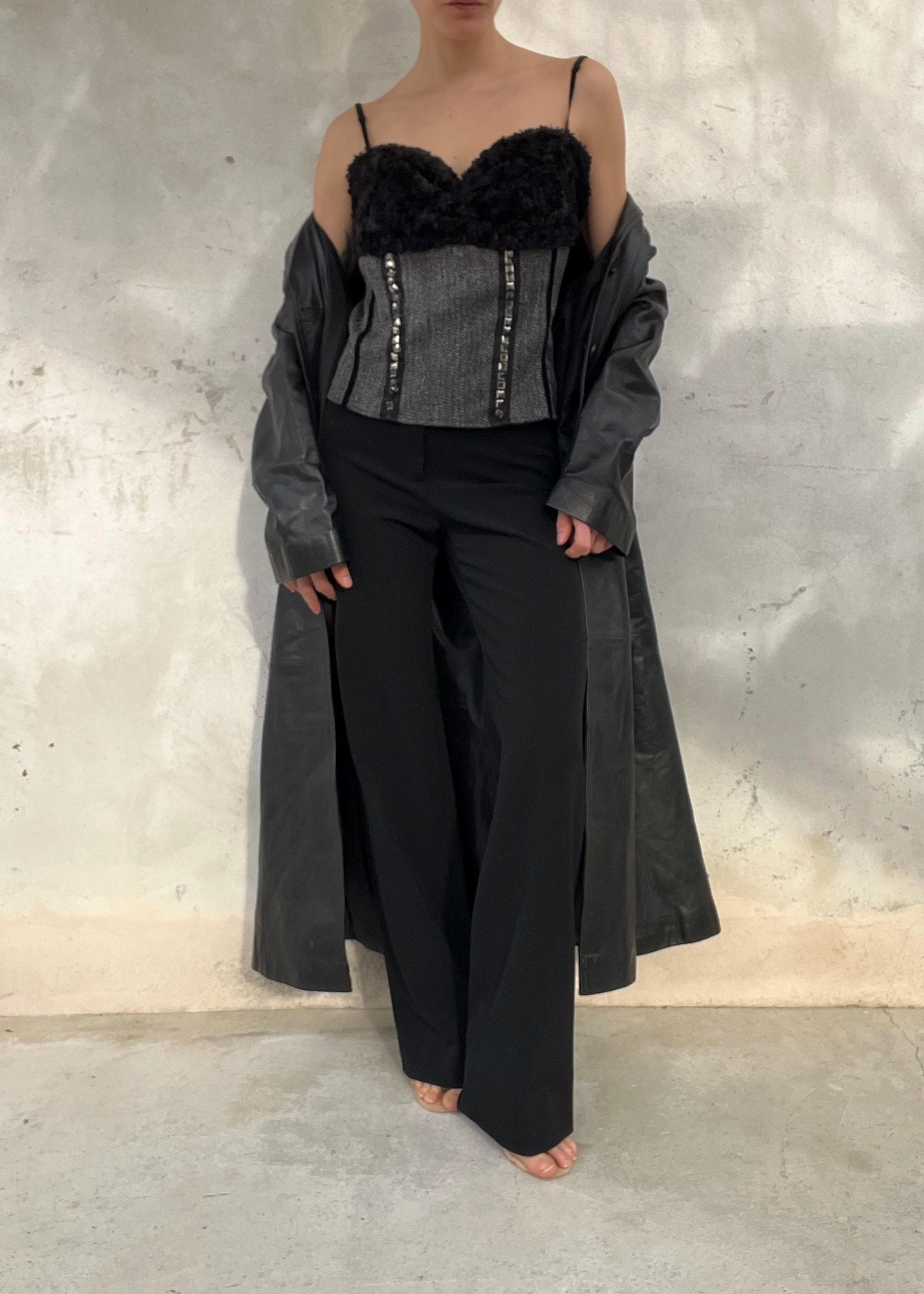 Corsetto Nero Vintage con Paillettes e Inserti in Pelliccia