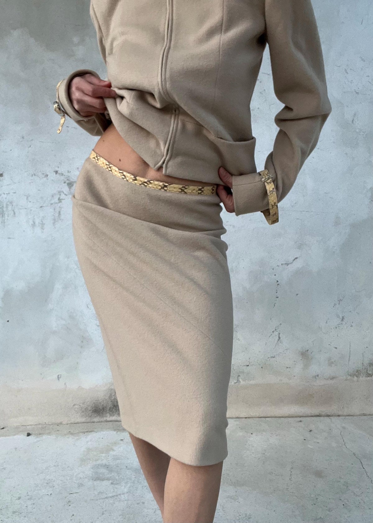 Completo Vintage in Pura Lana con Dettagli in Pitone Giallo