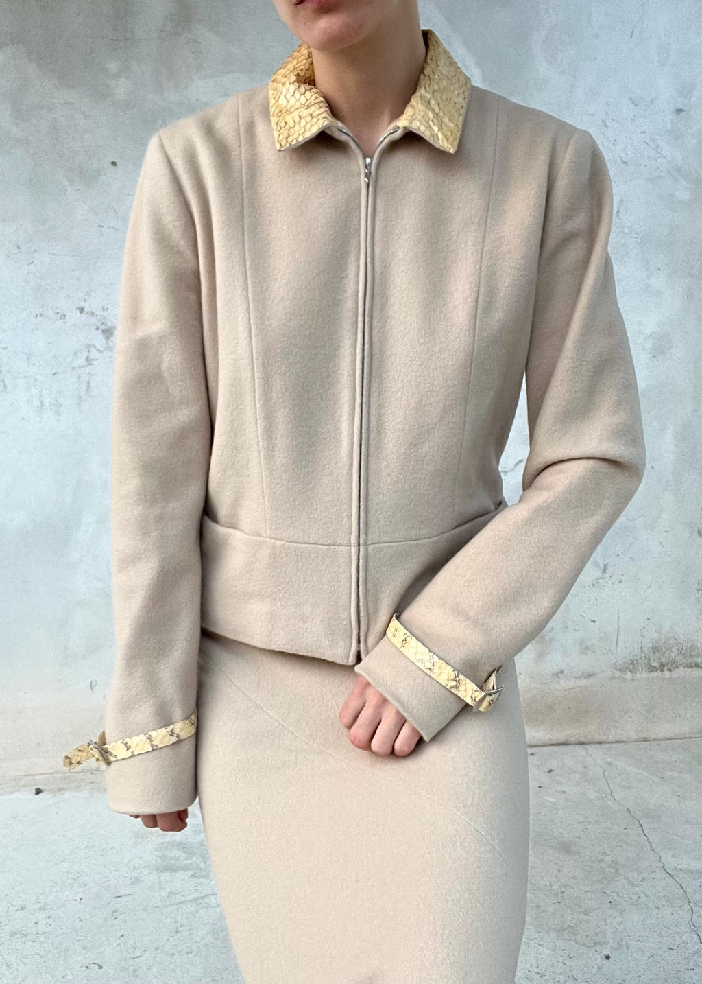 Completo Vintage in Pura Lana con Dettagli in Pitone Giallo