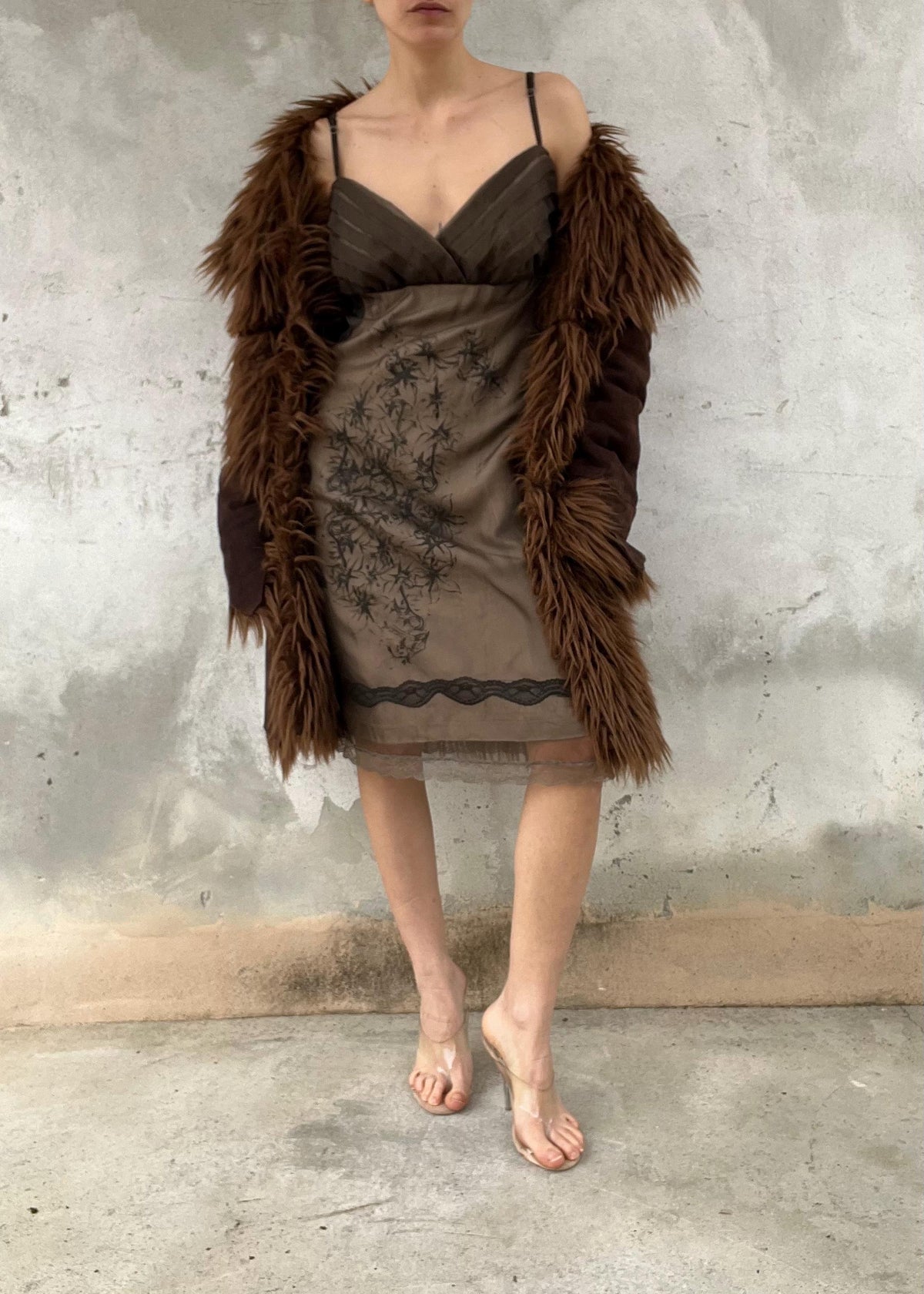 Abito vintage doppio strato in tulle trasparente - slip dress Y2K marrone con stampa