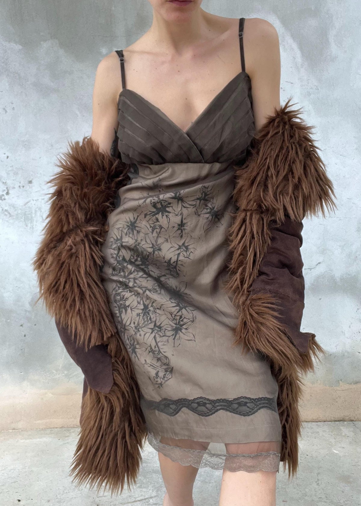Abito vintage doppio strato in tulle trasparente - slip dress Y2K marrone con stampa