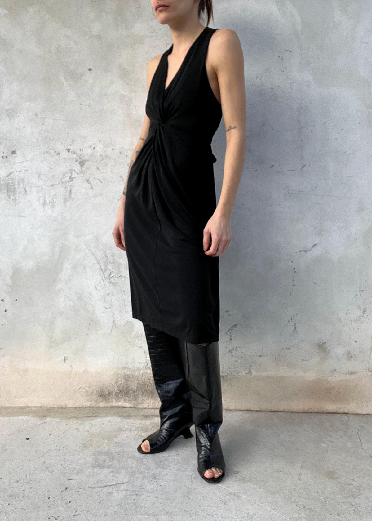 Abito nero drappeggiato MAX&Co - vestito minimal elegante Y2K con nodo frontale