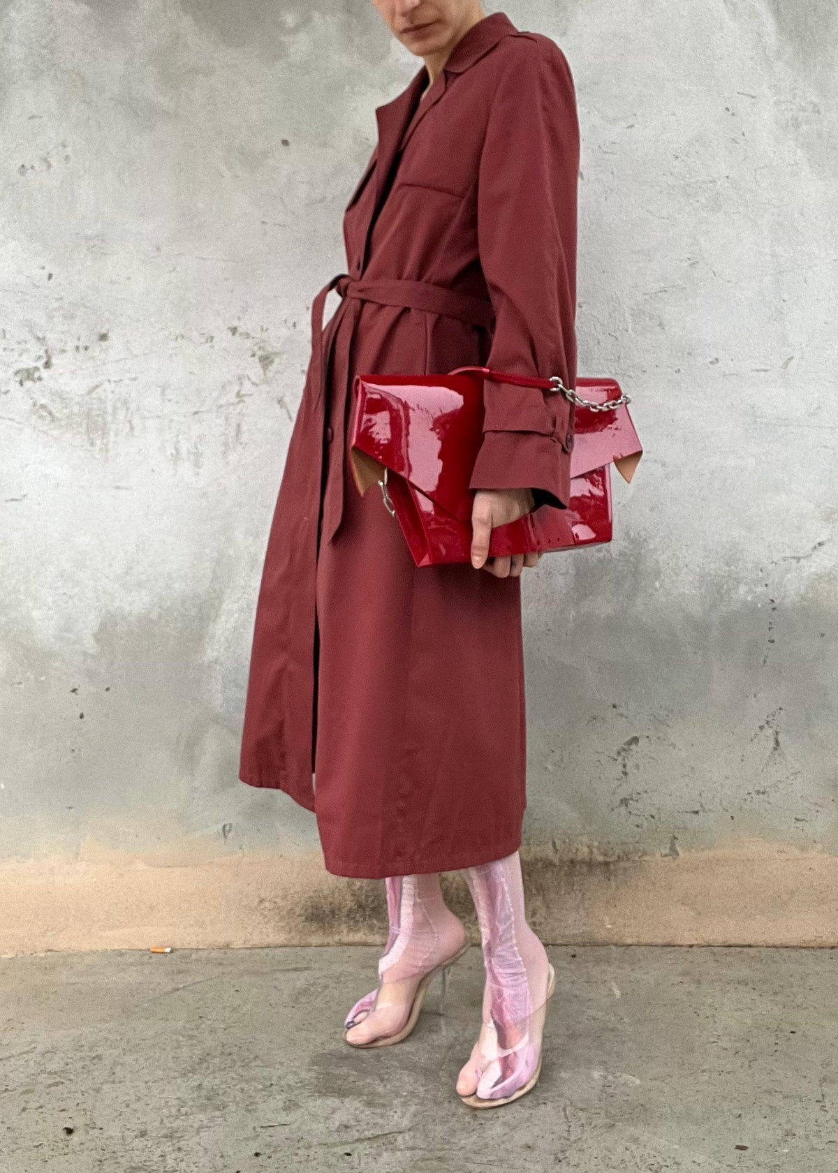 Trench vintage bordeaux con cintura