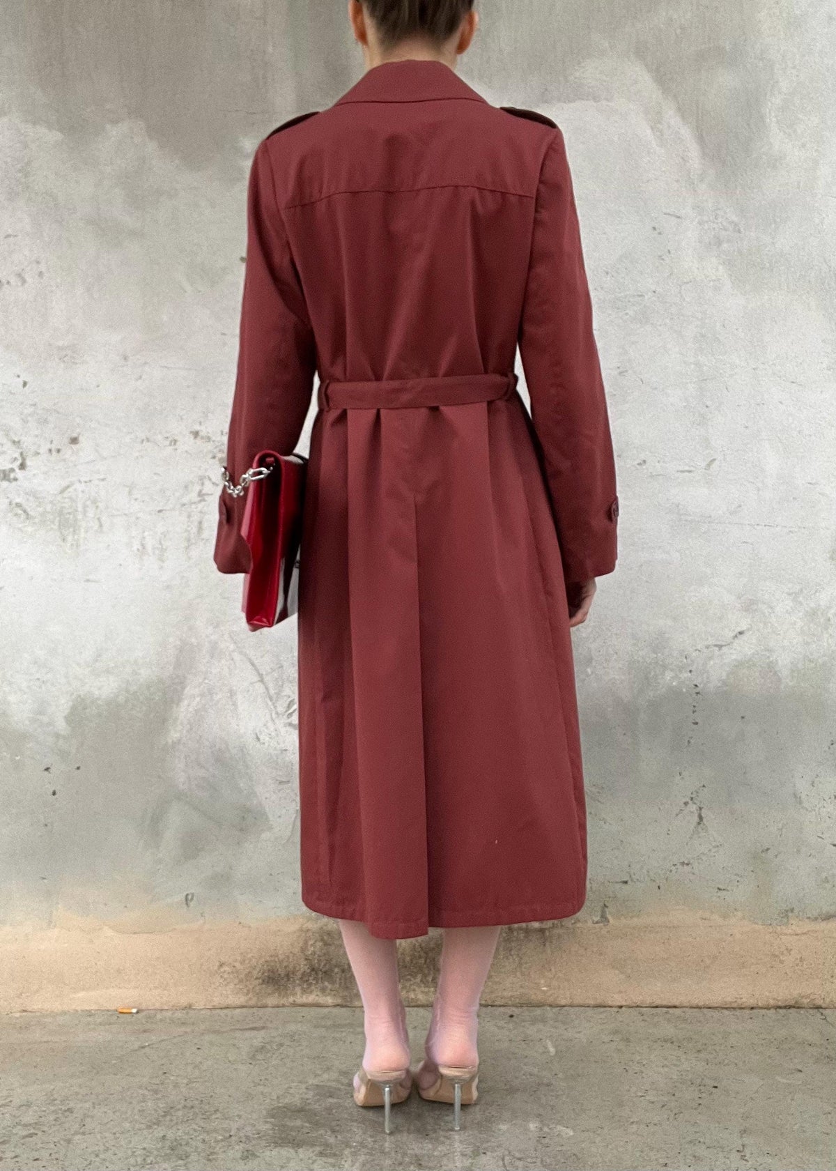 Trench vintage bordeaux con cintura