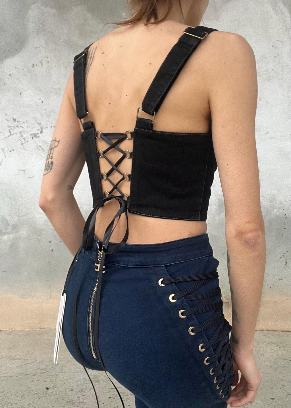 Top Corsetto Nero con Lacci sul Retro