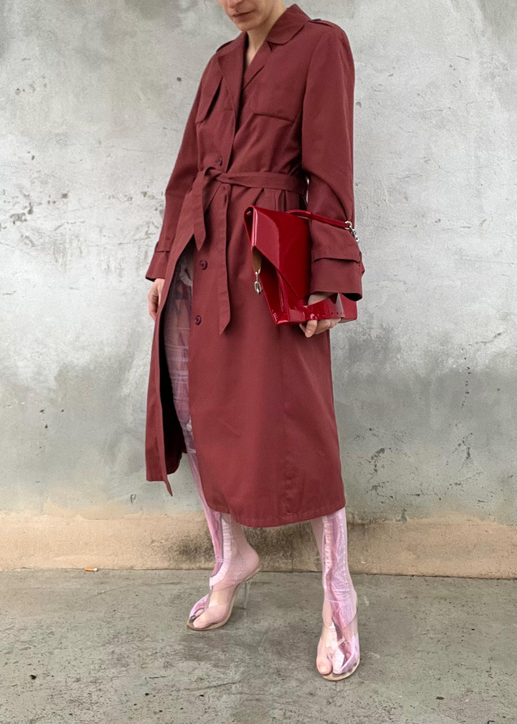 Trench vintage bordeaux con cintura