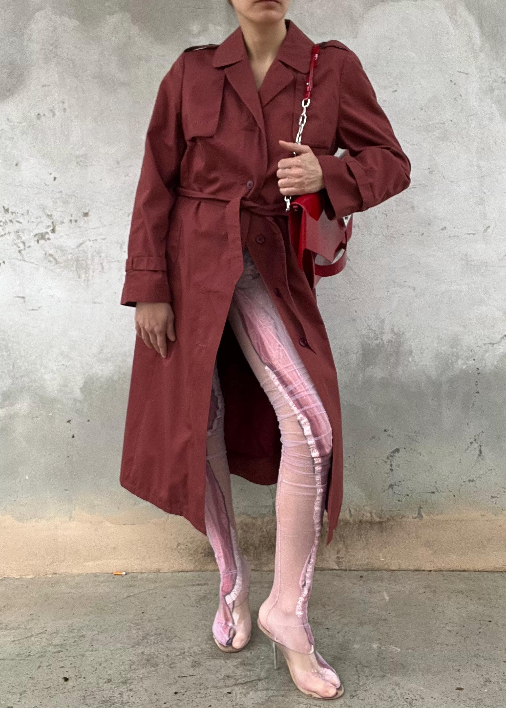 Trench vintage bordeaux con cintura