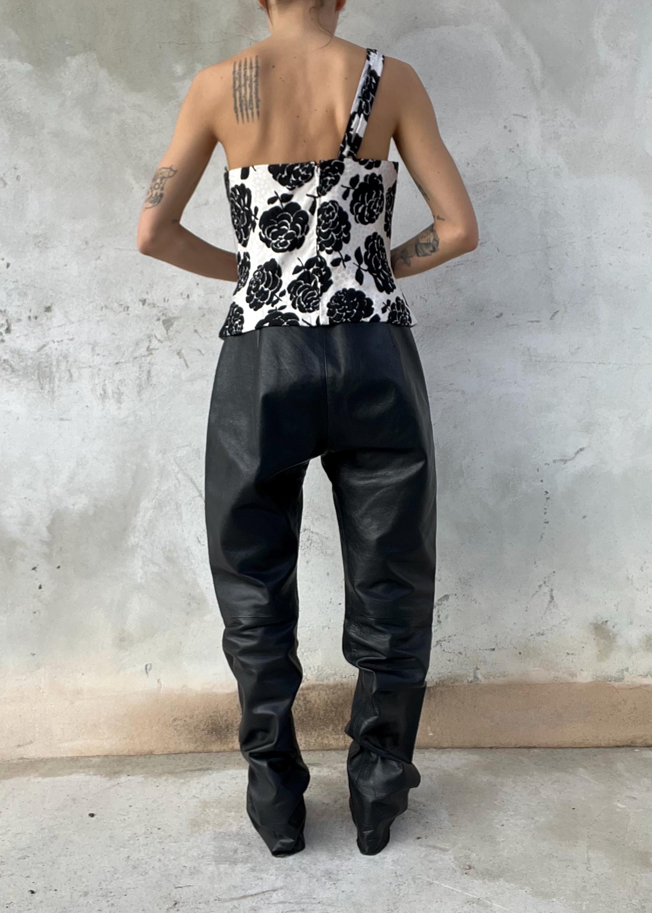 Pantaloni vintage in vera pelle nera low rise