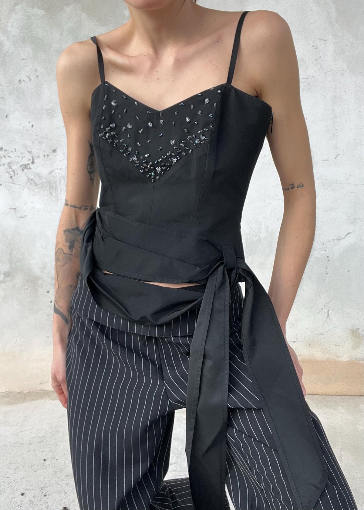 Corsetto vintage nero con perline