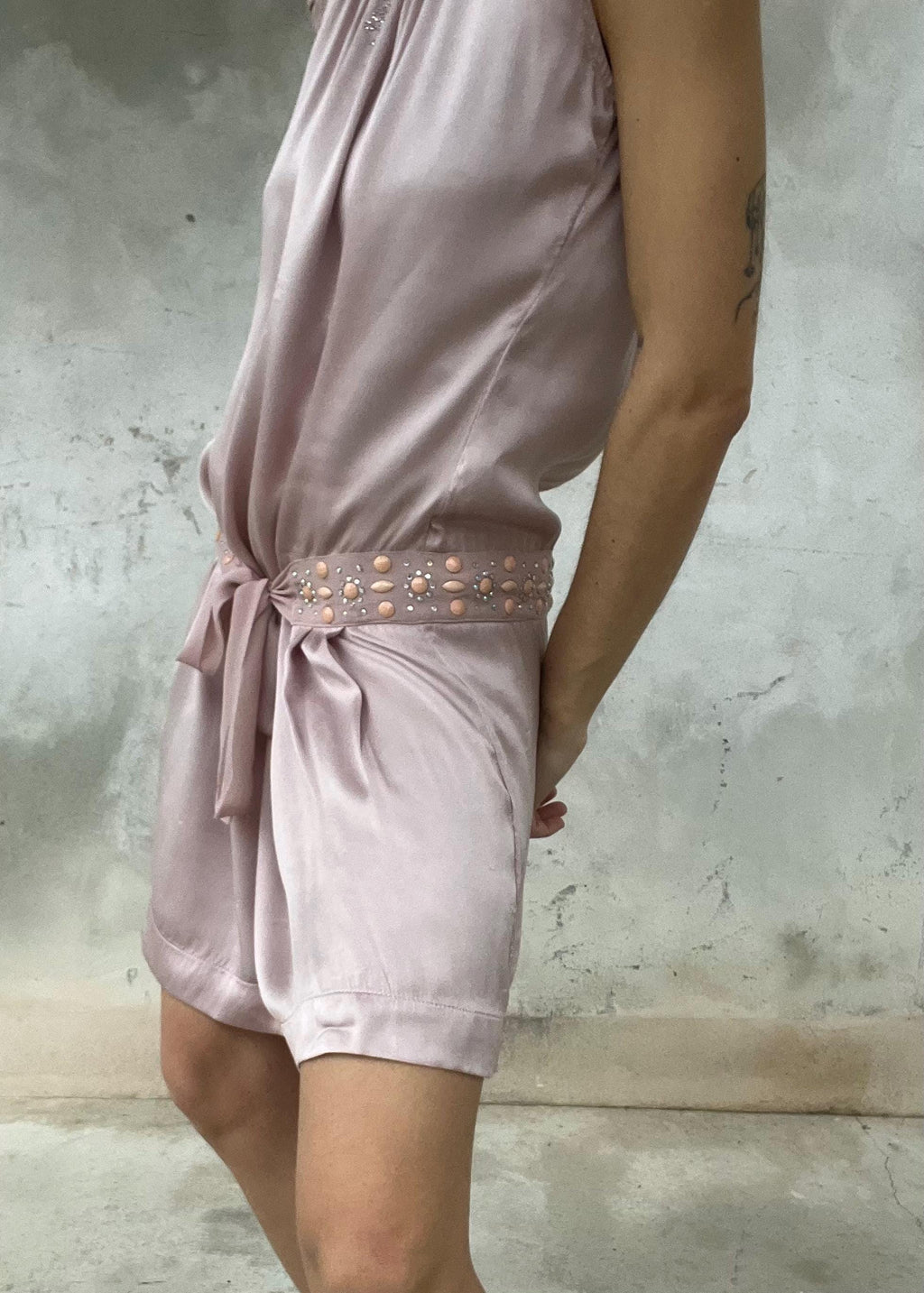 Abito vintage pura seta rosa cipria con cintura gioiello
