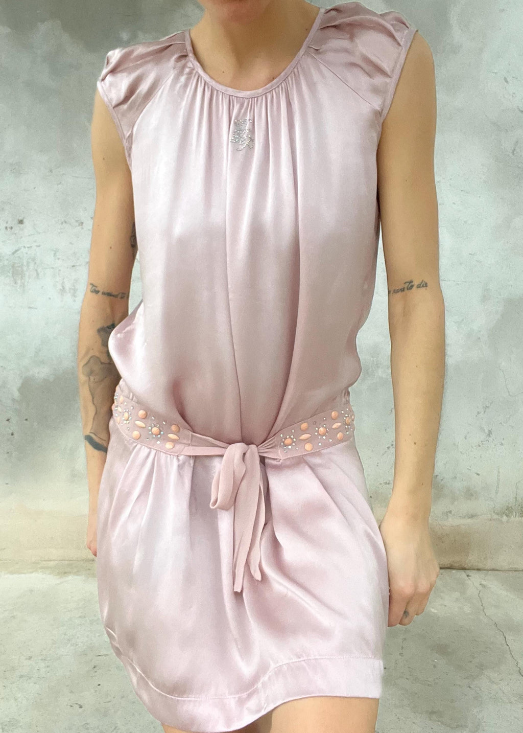 Abito vintage pura seta rosa cipria con cintura gioiello