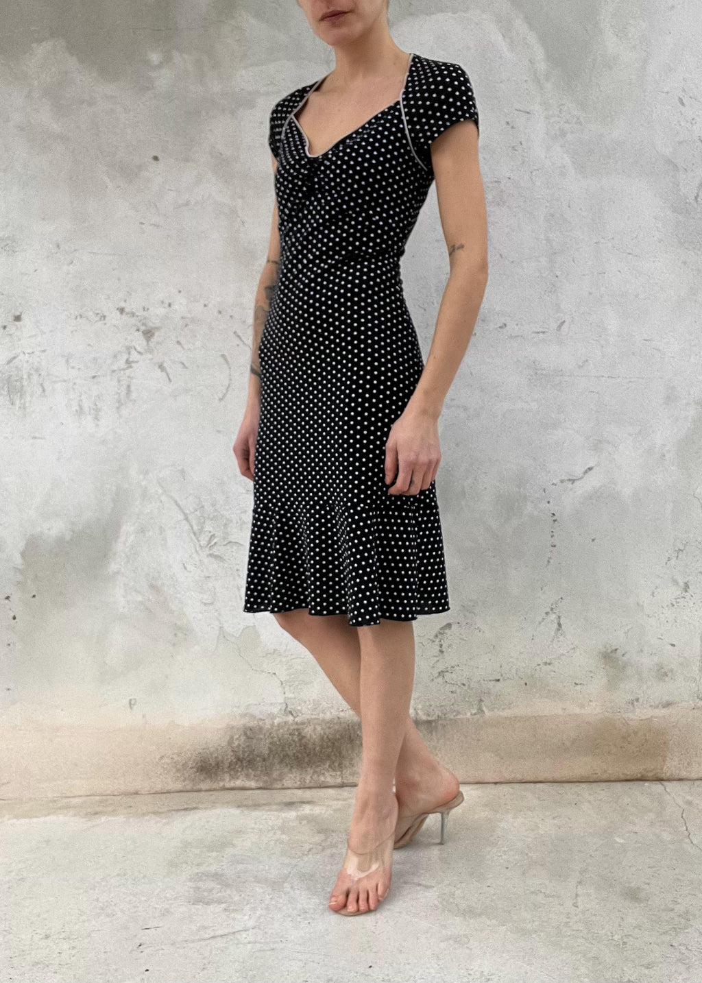Abito Vintage a Pois Nero e Bianco con Schiena Aperta