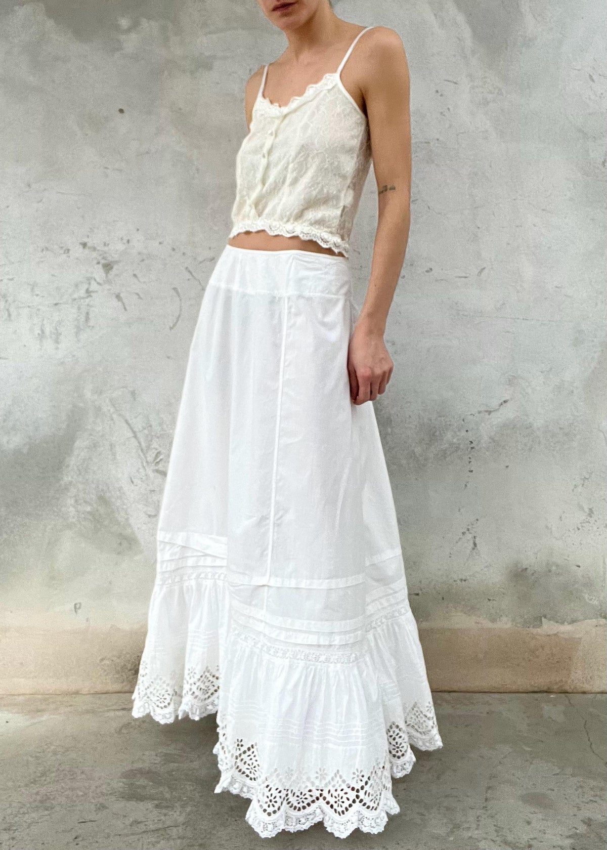 Top bianco in pizzo Y2K con schiena sheer