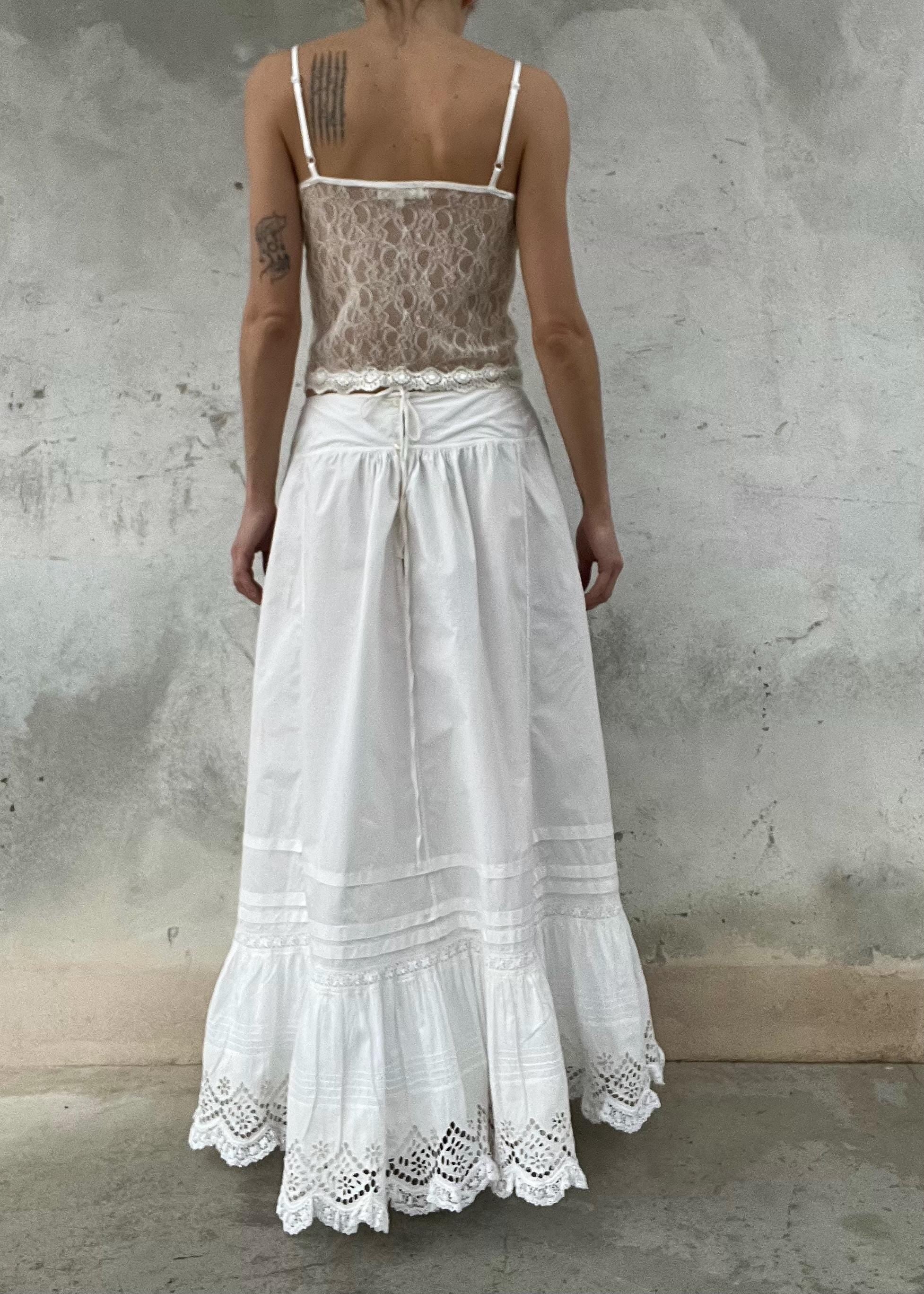 Top bianco in pizzo Y2K con schiena sheer