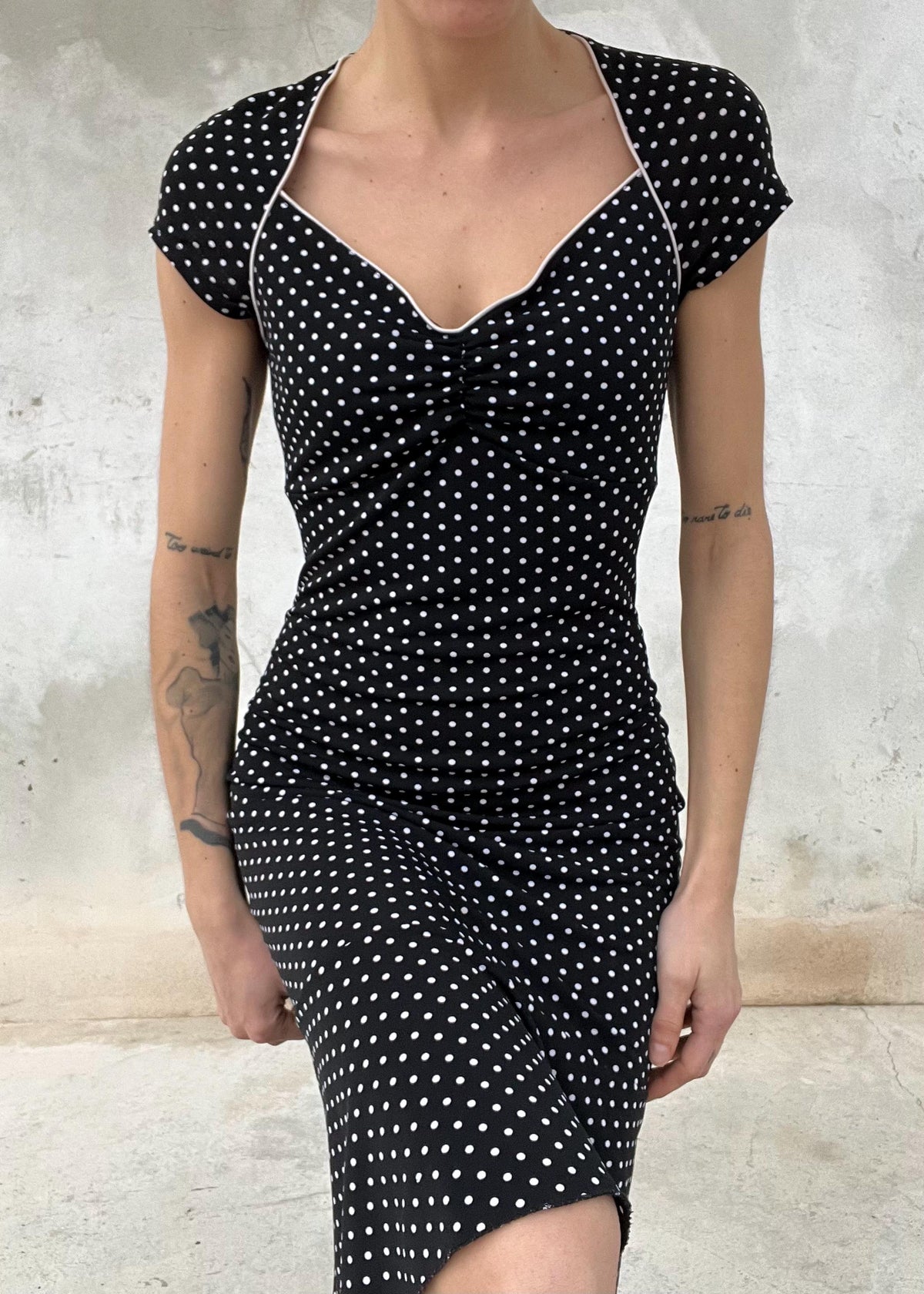 Abito Vintage a Pois Nero e Bianco con Schiena Aperta