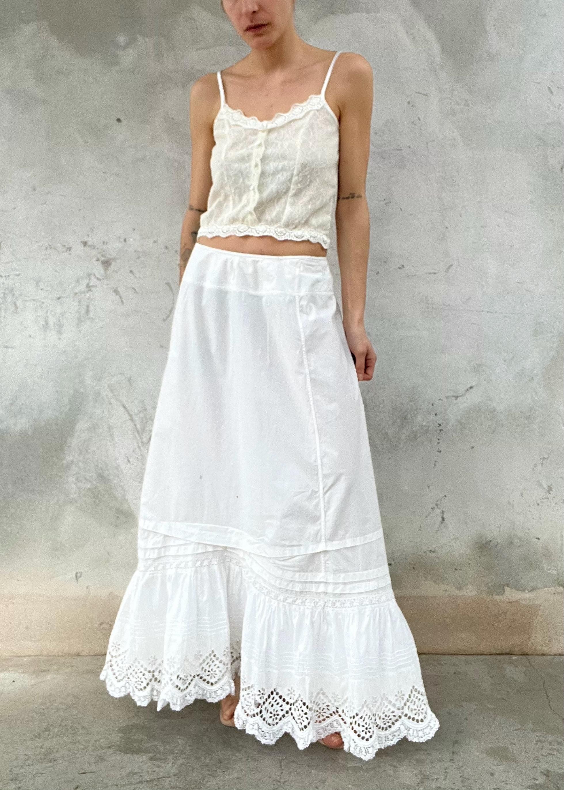 Top bianco in pizzo Y2K con schiena sheer