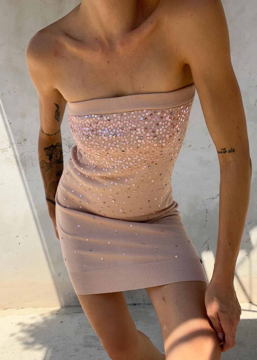 Elisabetta Franchi abito mini strapless rosa cipria con paillettes e cristalli Y2K