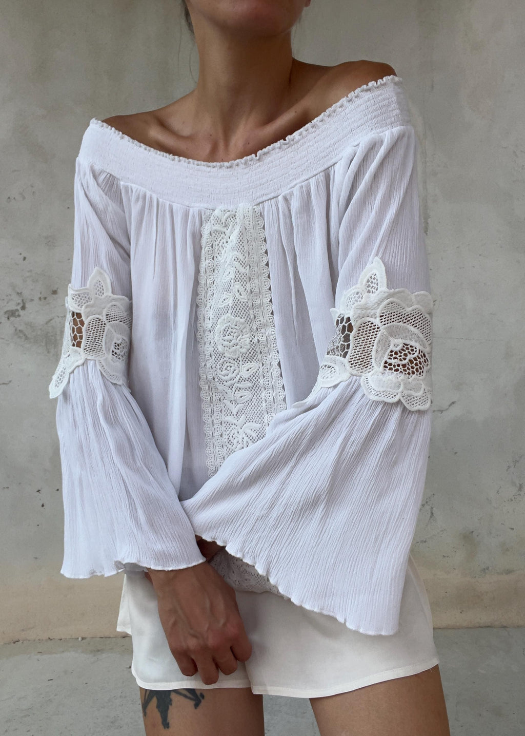 Blusa Boho Bianca con Pizzo Floreale