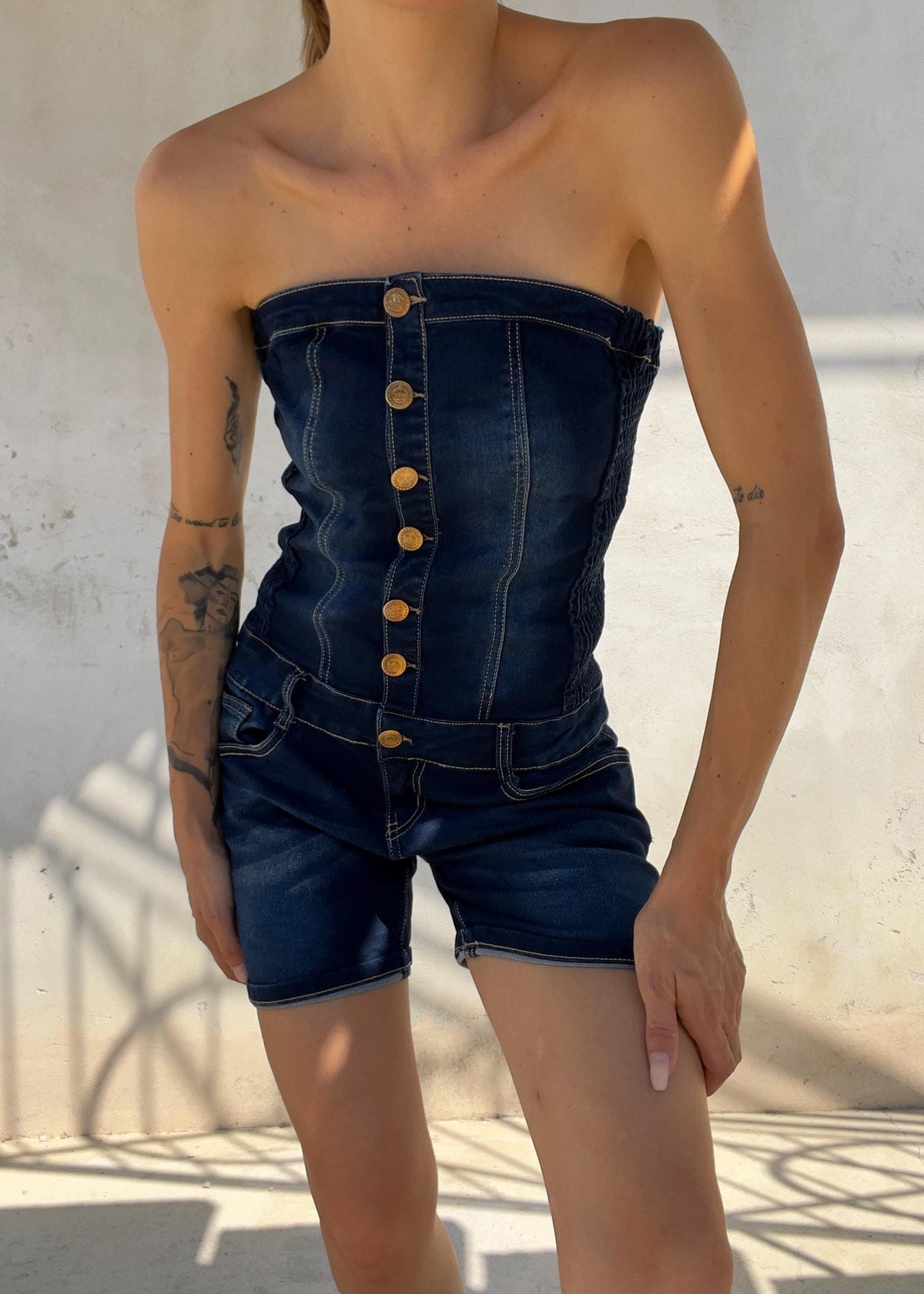 Tutina vintage in denim dal perfetto stile Y2K
